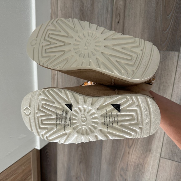 UGG Classic Mini Suede & Shearling Hiker Boots size 7 NWT - Picture 5 of 5